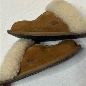 UGG Chestnut scuffette warm and cozy slip on house Slippers